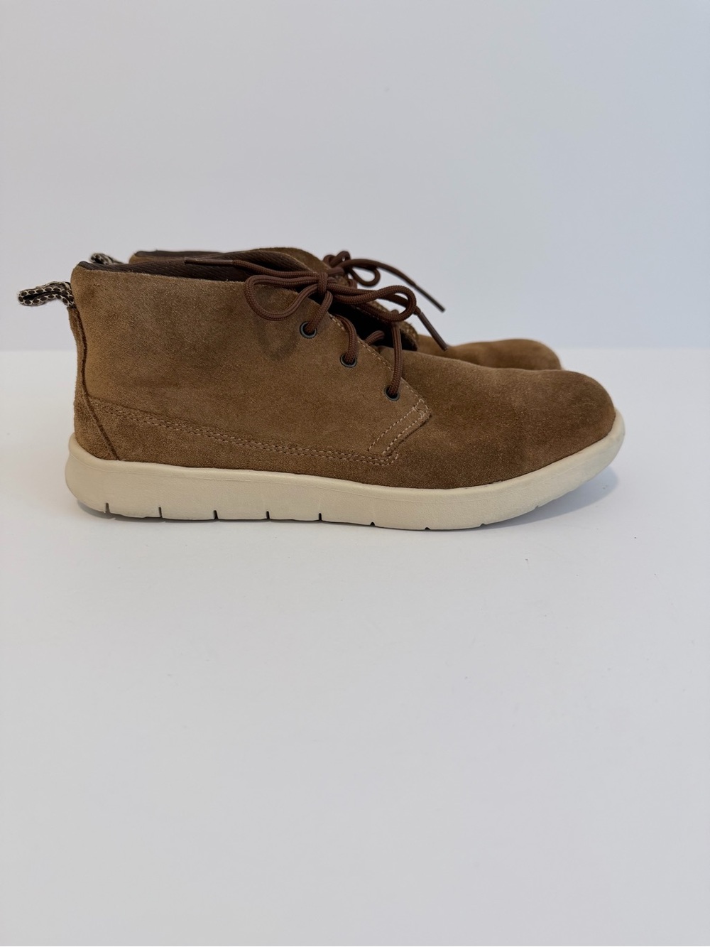 UGG Boys Canoe Suede Lace-Up Sneakers Boots Brown Chestnut Size 3